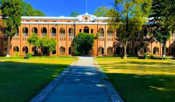 Schools and colleges near Prestige Battersea including Stonehill International School, North Bangalore